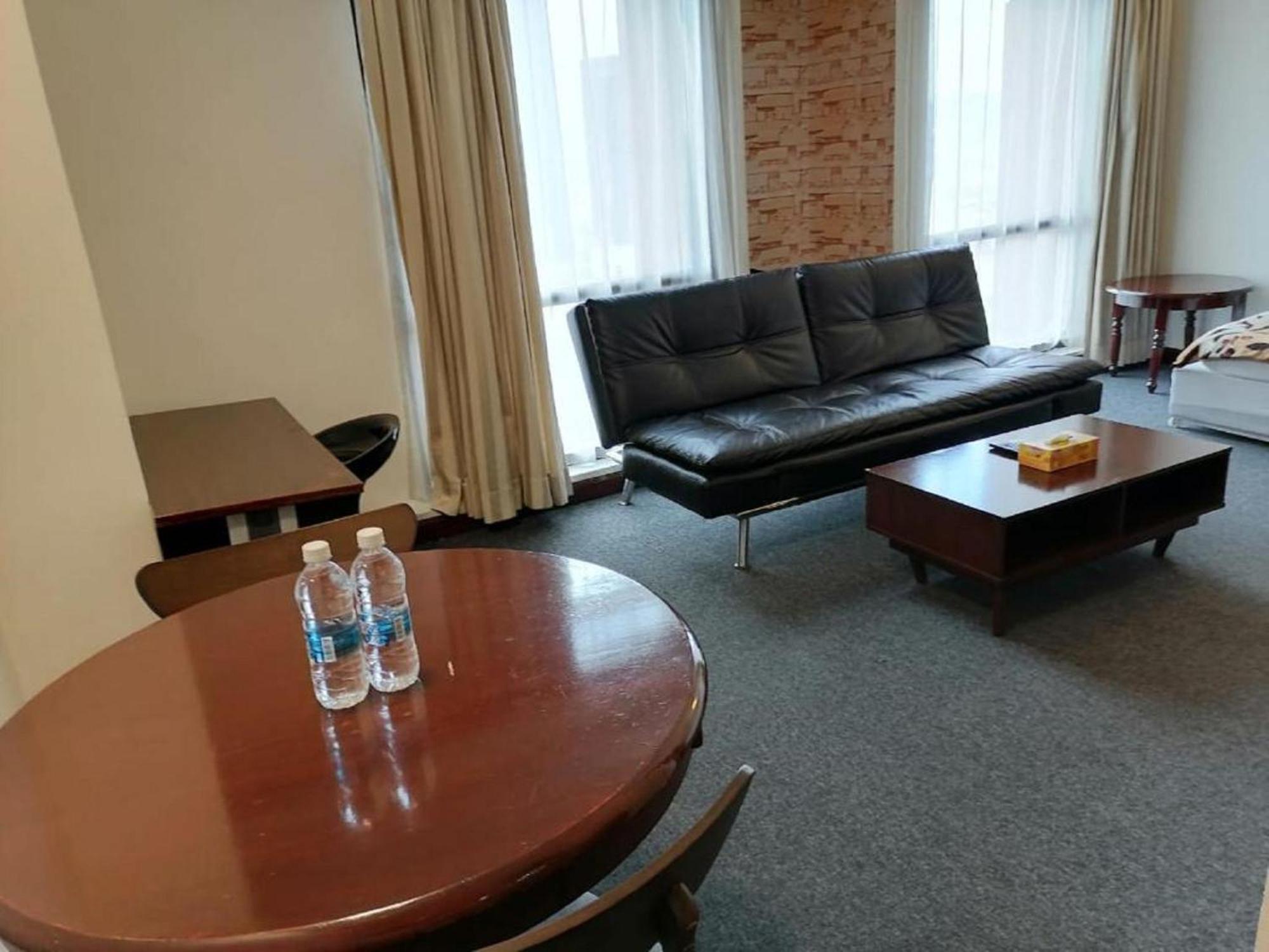 Famous Service Times Square Kl Apartemen *