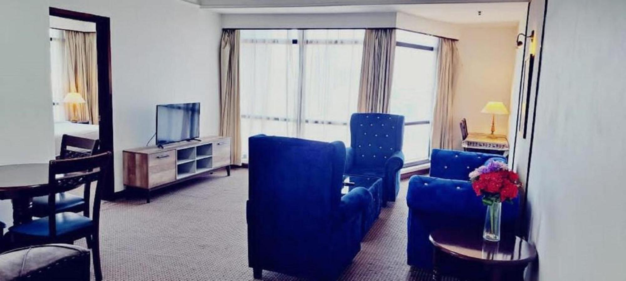 Famous Service Times Square Kl Apartemen *