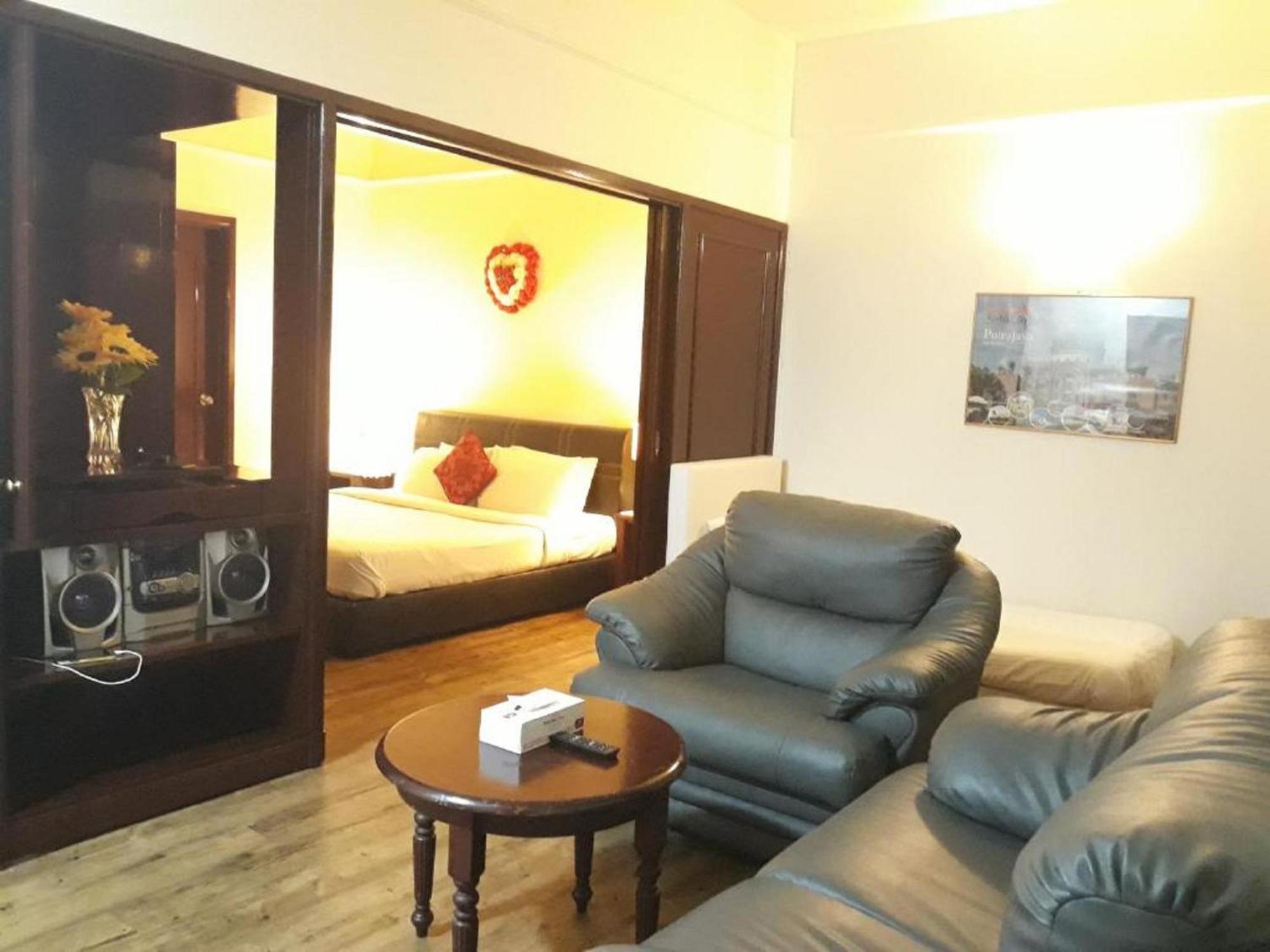Apartemen Famous Service Times Square Kl *